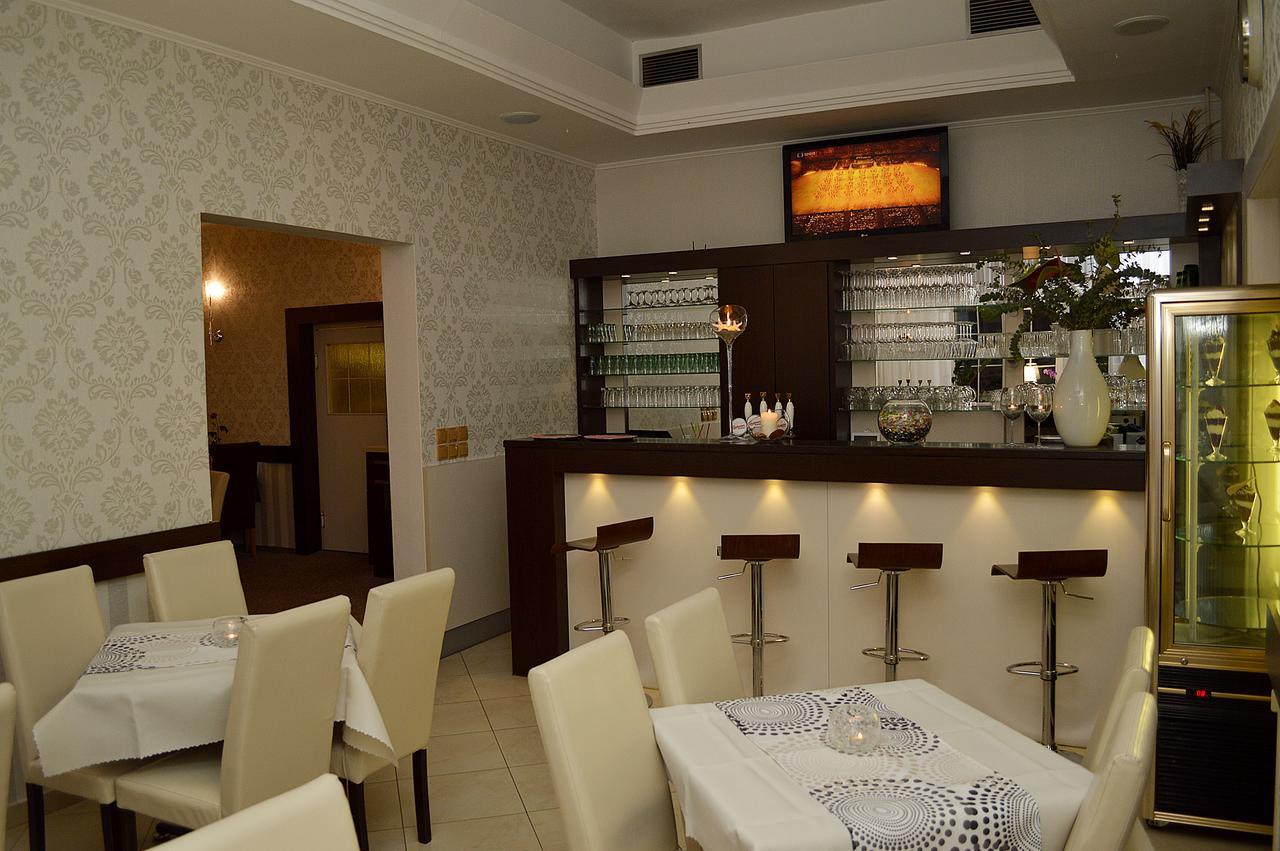 Hotel Florian Slavkov u Brna Dış mekan fotoğraf